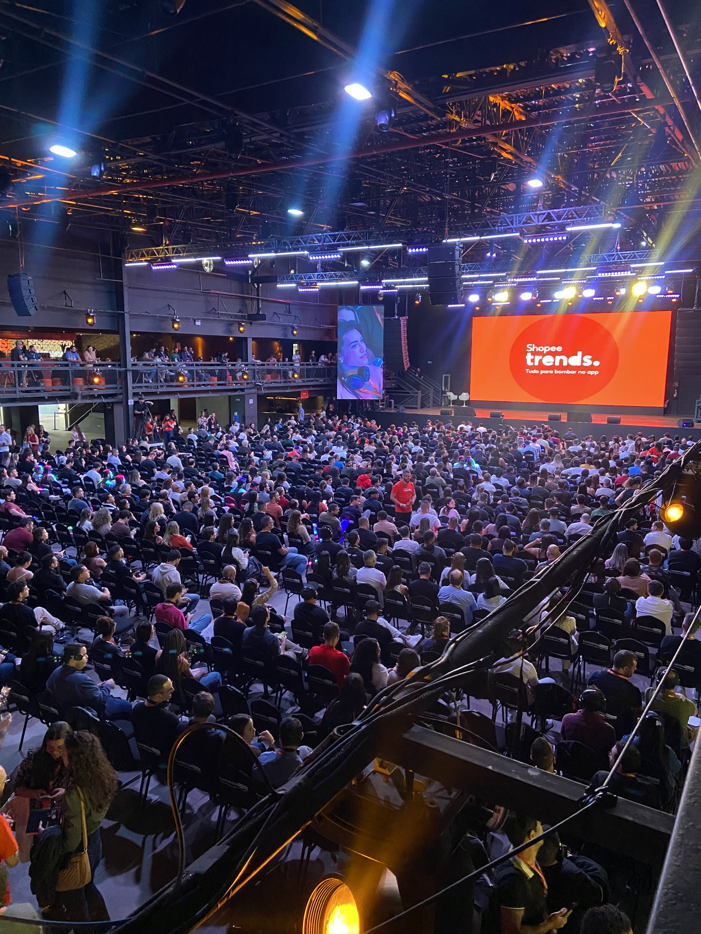 Operação de alimentos e bebidas montada para o evento da Shopee.